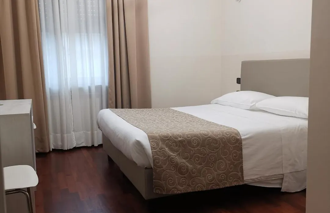 Guesthouse Central Station Group - Via Sammartini 15-1